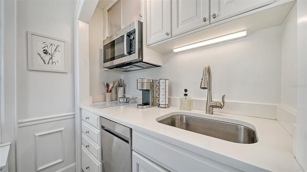 For Sale: $275,000 (1 beds, 1 baths, 623 Square Feet)