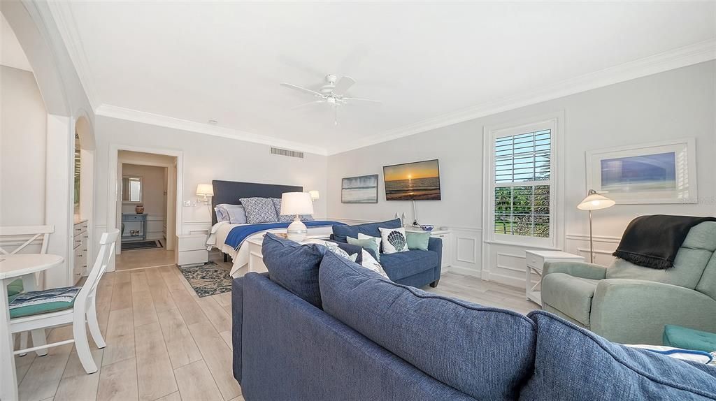 For Sale: $275,000 (1 beds, 1 baths, 623 Square Feet)