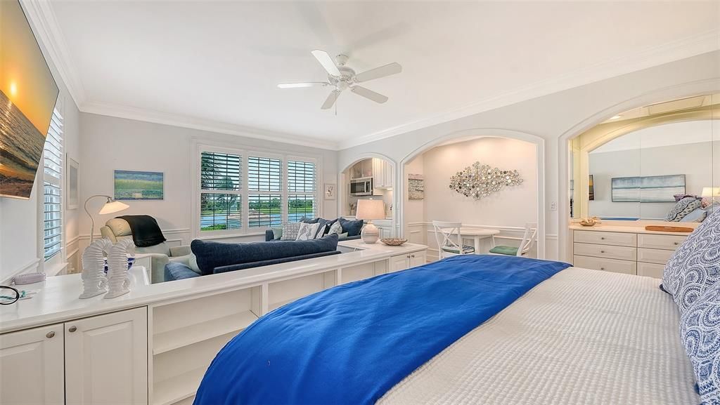 For Sale: $275,000 (1 beds, 1 baths, 623 Square Feet)