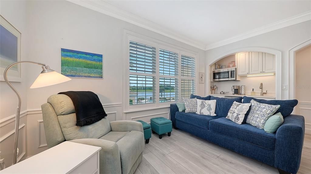 For Sale: $275,000 (1 beds, 1 baths, 623 Square Feet)