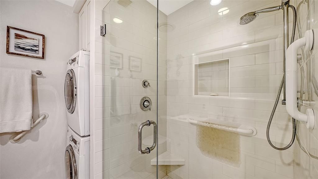 For Sale: $275,000 (1 beds, 1 baths, 623 Square Feet)