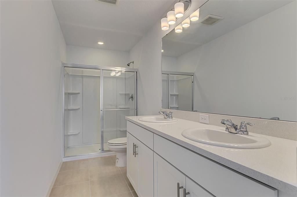 En Venta: $249,000 (2 camas, 2 baños, 1238 Pies cuadrados)