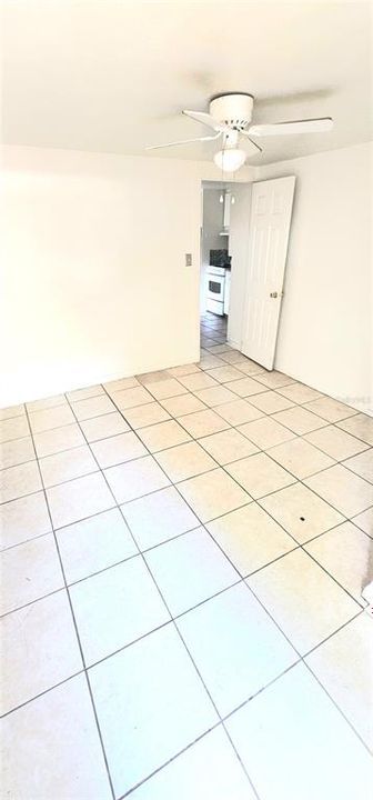 For Rent: $1,000 (1 beds, 1 baths, 1052 Square Feet)