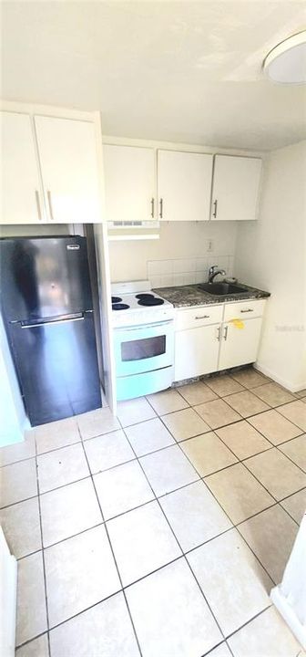 For Rent: $1,000 (1 beds, 1 baths, 1052 Square Feet)