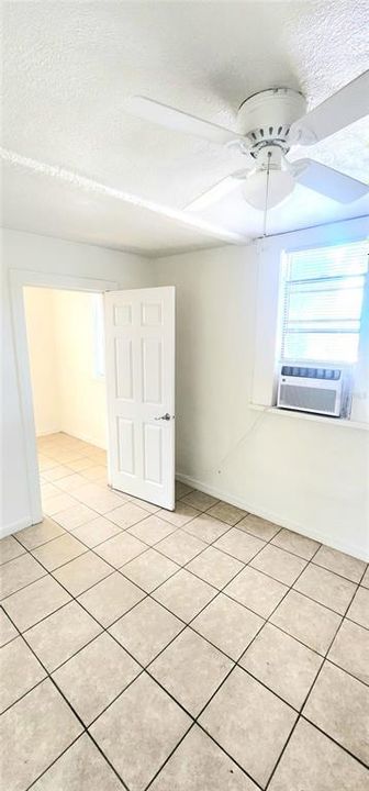 For Rent: $1,000 (1 beds, 1 baths, 1052 Square Feet)