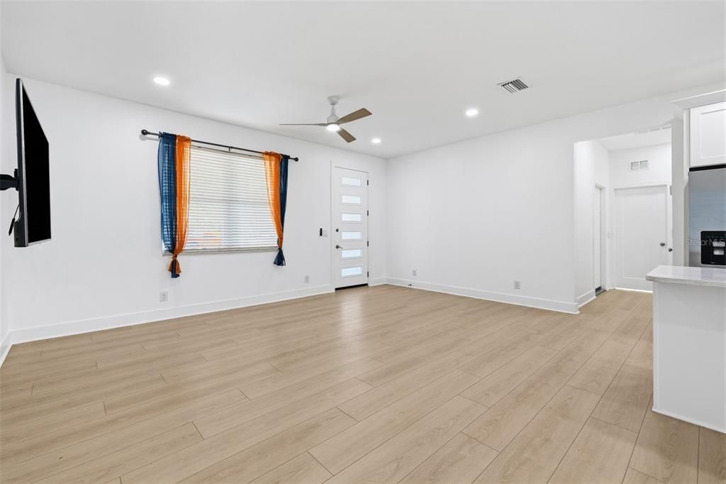 Activo con contrato: $485,000 (3 camas, 2 baños, 1569 Pies cuadrados)