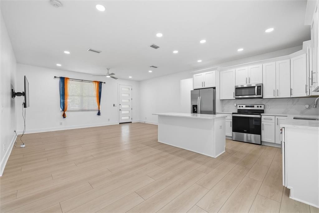 Activo con contrato: $485,000 (3 camas, 2 baños, 1569 Pies cuadrados)