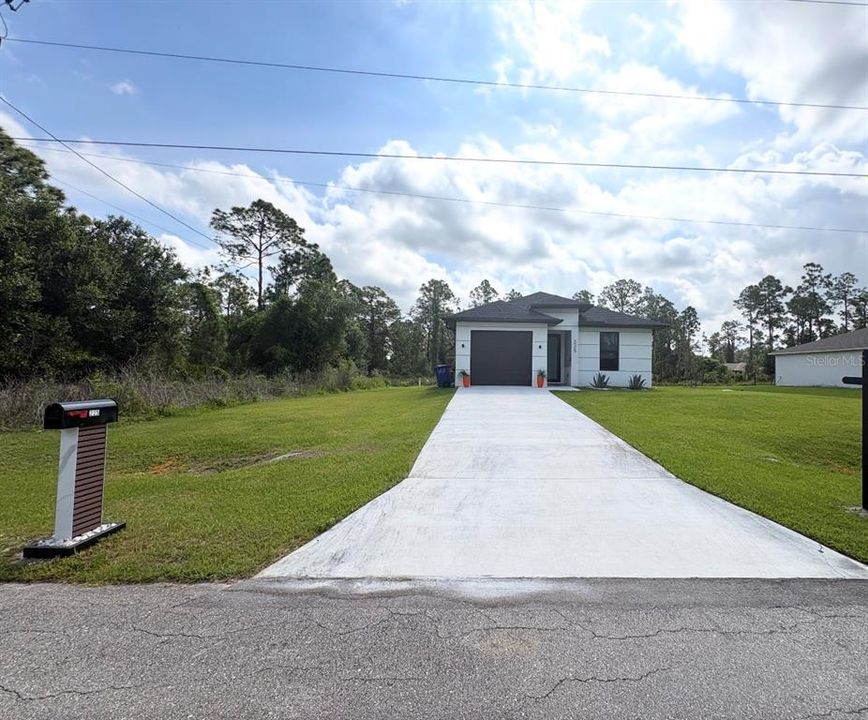 For Sale: $309,500 (3 beds, 2 baths, 1208 Square Feet)