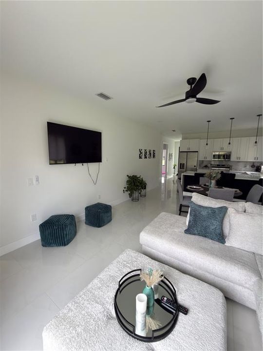 For Sale: $309,500 (3 beds, 2 baths, 1208 Square Feet)