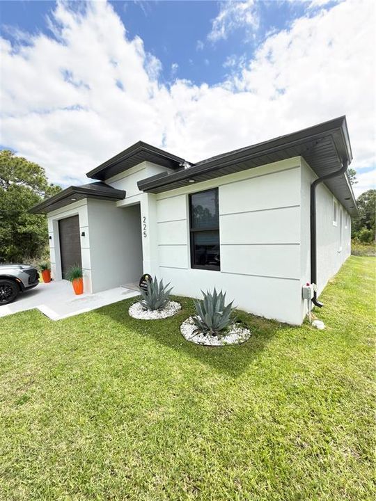 For Sale: $309,500 (3 beds, 2 baths, 1208 Square Feet)