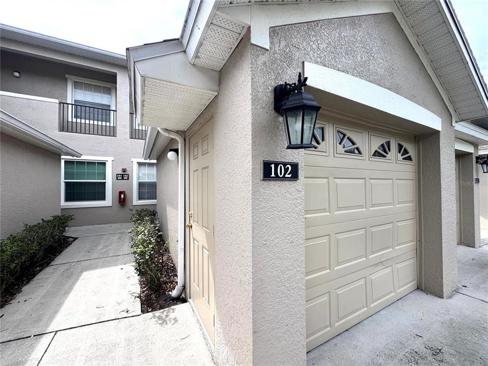 Active With Contract: $1,999 (2 beds, 2 baths, 1405 Square Feet)
