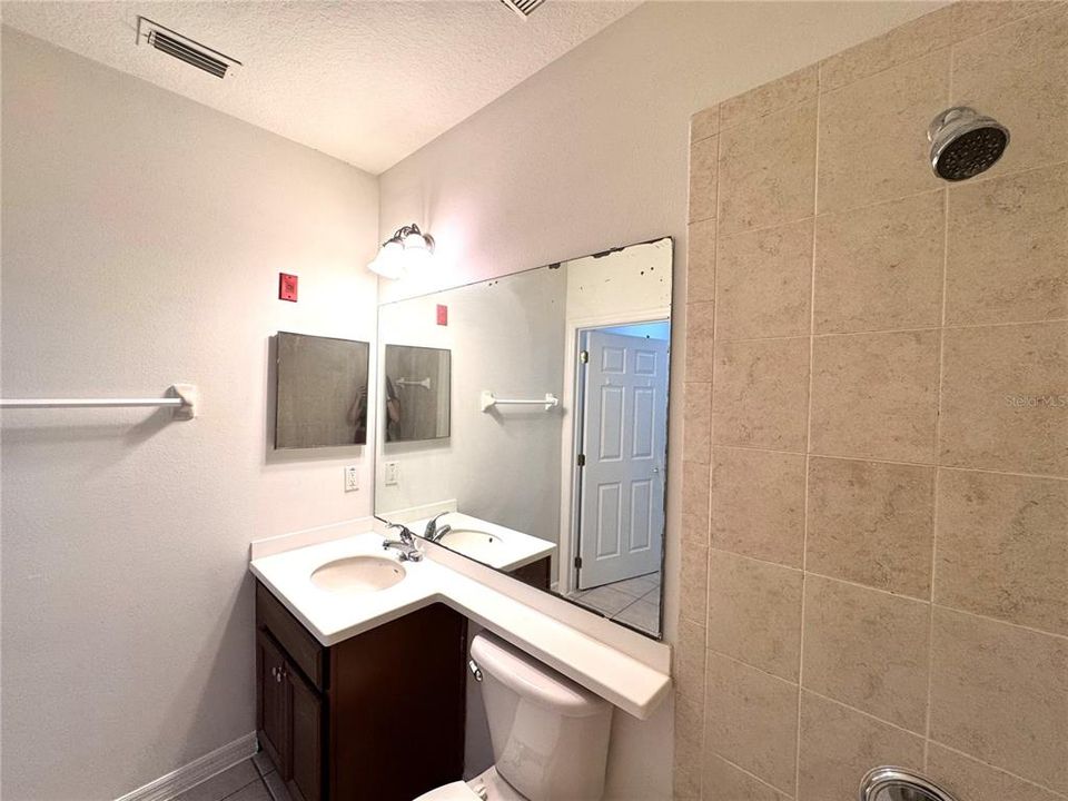 Active With Contract: $1,999 (2 beds, 2 baths, 1405 Square Feet)