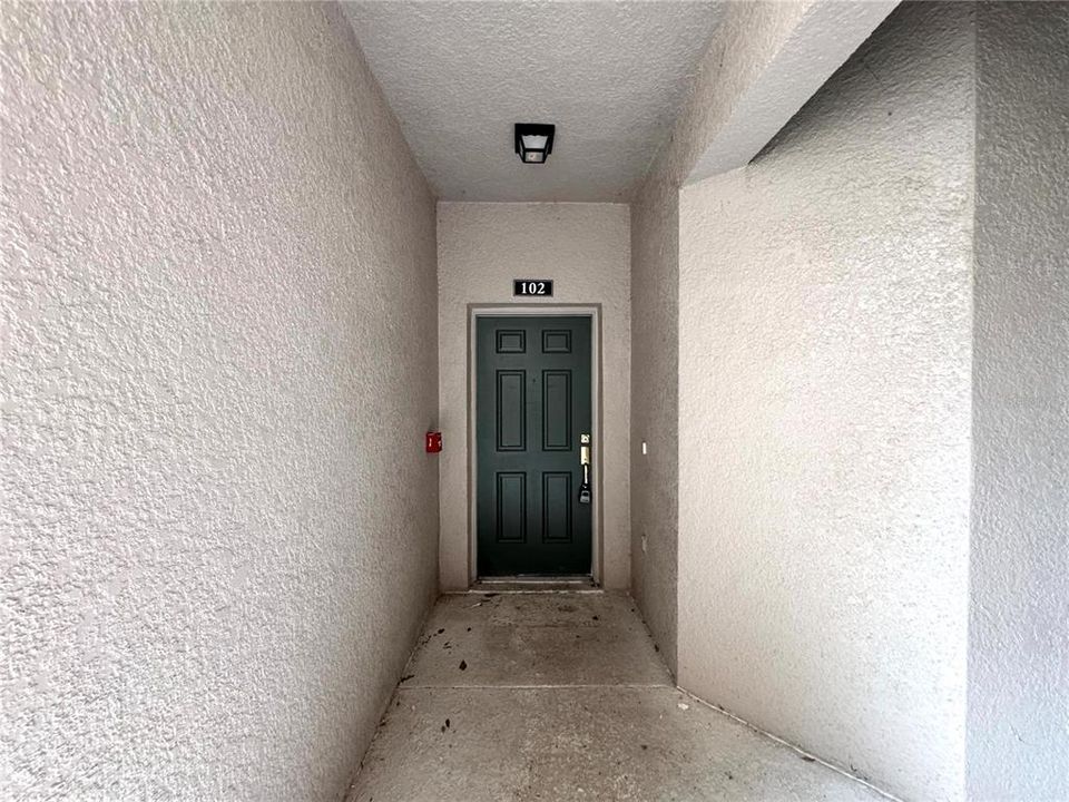 Active With Contract: $1,999 (2 beds, 2 baths, 1405 Square Feet)