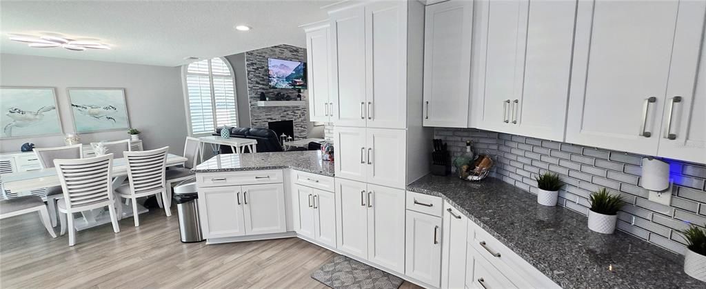 En Venta: $823,000 (5 camas, 3 baños, 2394 Pies cuadrados)