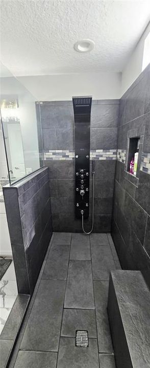 En Venta: $823,000 (5 camas, 3 baños, 2394 Pies cuadrados)