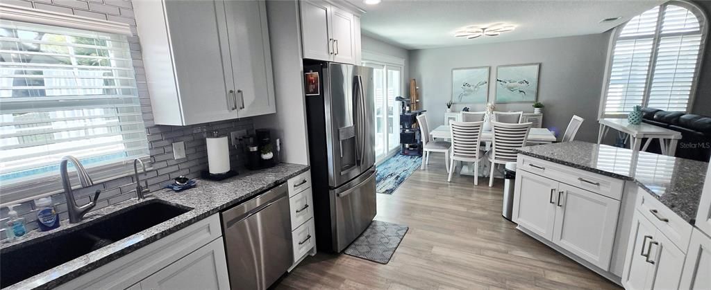 En Venta: $823,000 (5 camas, 3 baños, 2394 Pies cuadrados)