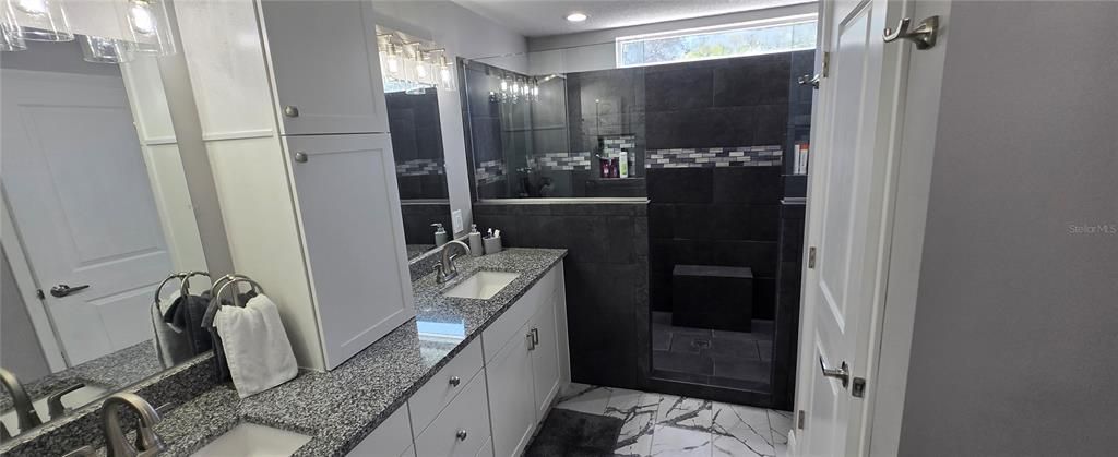 En Venta: $823,000 (5 camas, 3 baños, 2394 Pies cuadrados)