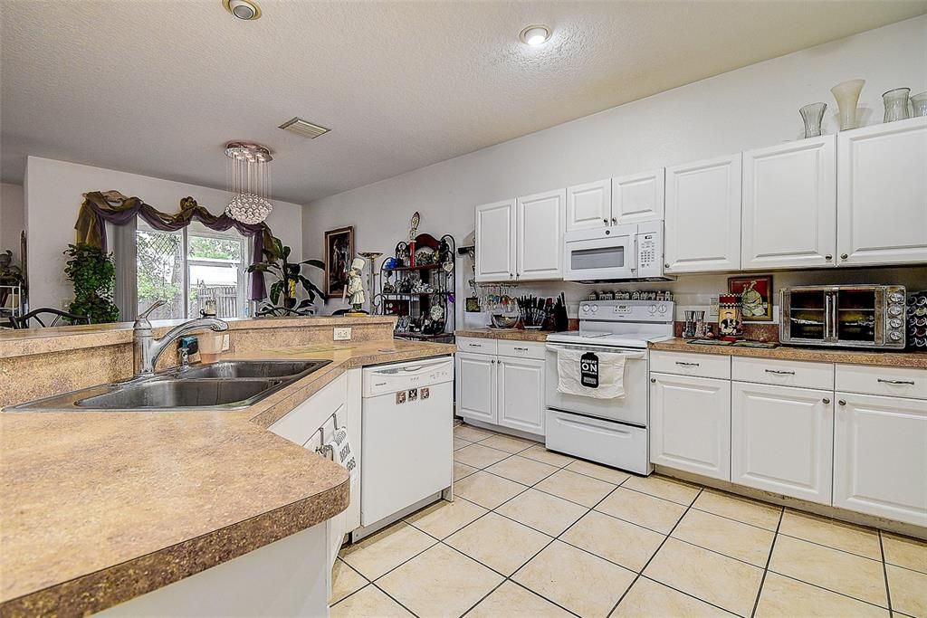 En Venta: $359,900 (3 camas, 2 baños, 2008 Pies cuadrados)