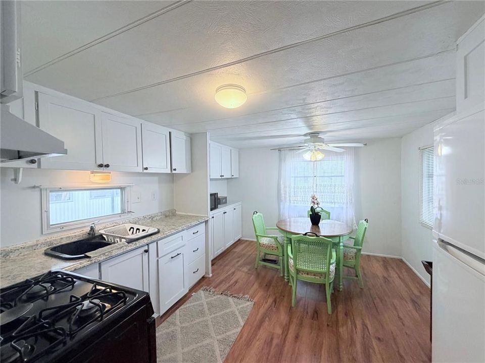 For Sale: $65,000 (1 beds, 1 baths, 576 Square Feet)