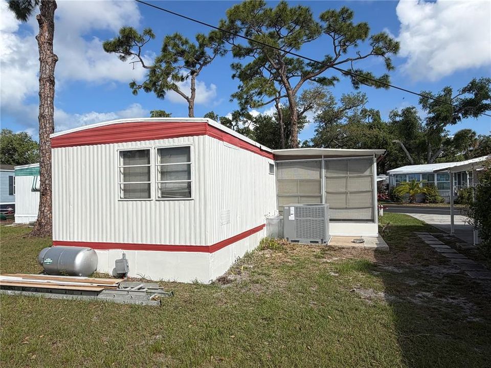 For Sale: $65,000 (1 beds, 1 baths, 576 Square Feet)