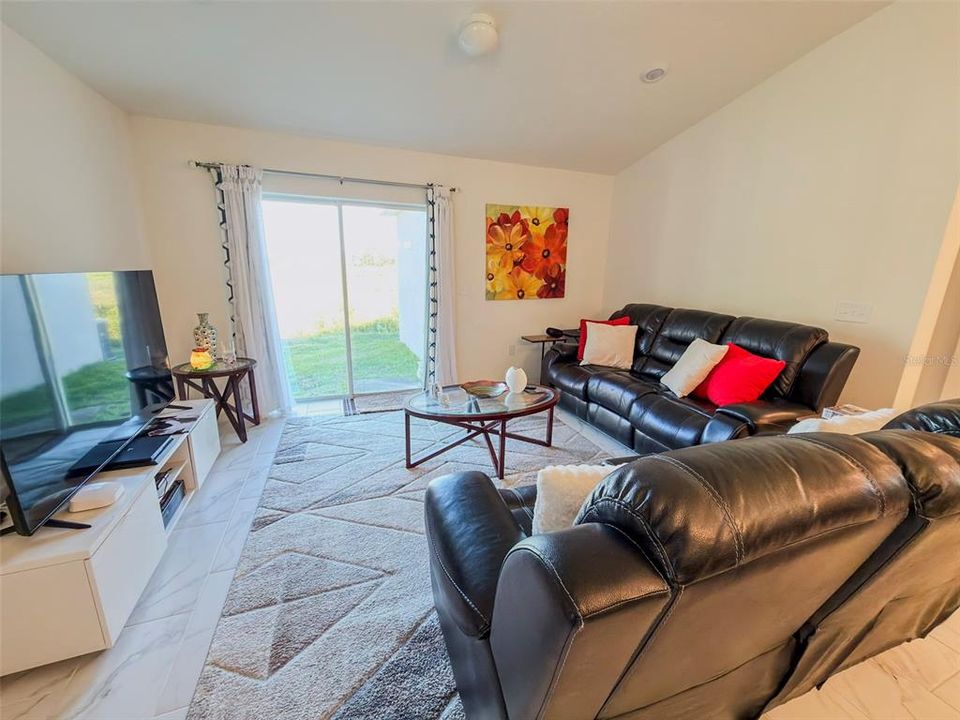 Active With Contract: $2,100 (3 beds, 2 baths, 1511 Square Feet)