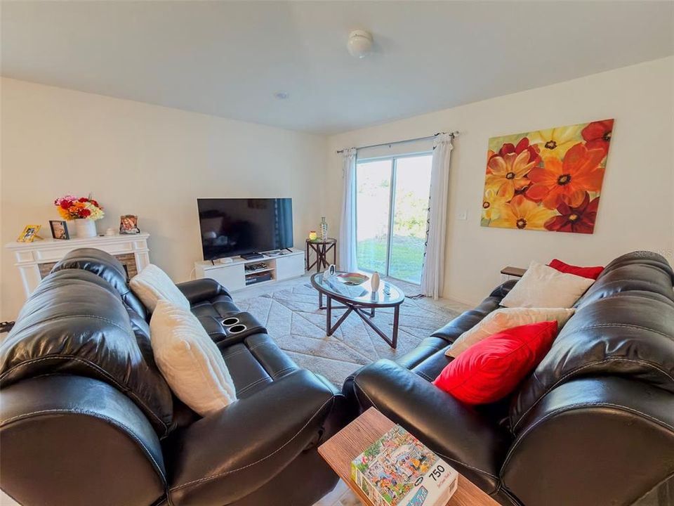 Active With Contract: $2,100 (3 beds, 2 baths, 1511 Square Feet)