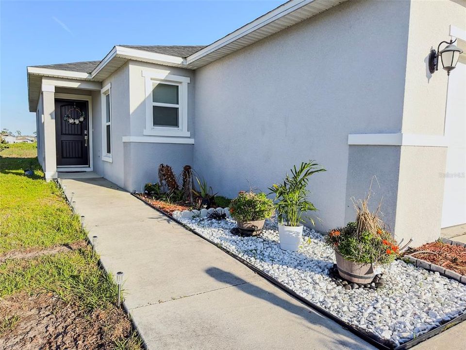 Active With Contract: $2,100 (3 beds, 2 baths, 1511 Square Feet)