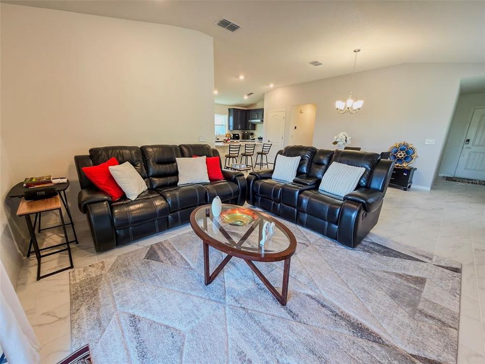 Active With Contract: $2,100 (3 beds, 2 baths, 1511 Square Feet)