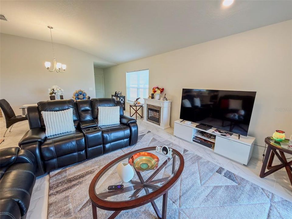 Active With Contract: $2,100 (3 beds, 2 baths, 1511 Square Feet)