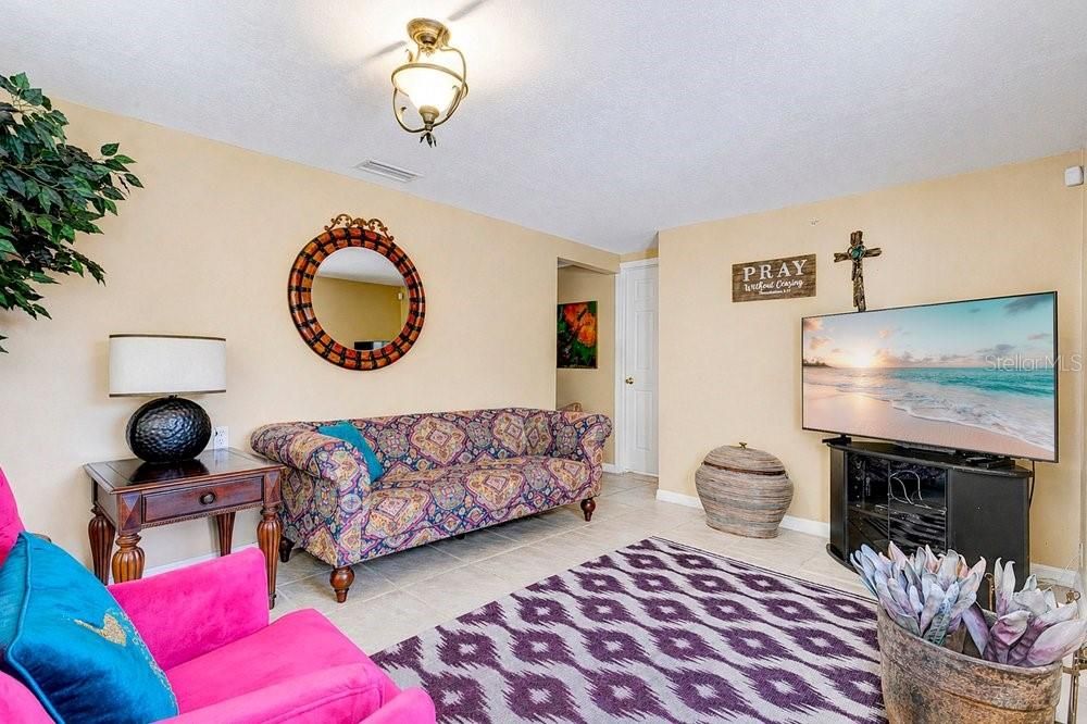 Activo con contrato: $275,000 (2 camas, 1 baños, 920 Pies cuadrados)
