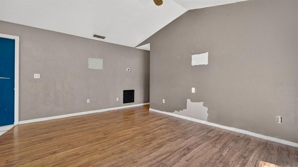 На продажу: $219,900 (3 спален, 2 ванн, 1081 Квадратных фут)