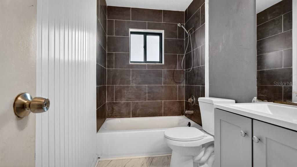 На продажу: $219,900 (3 спален, 2 ванн, 1081 Квадратных фут)