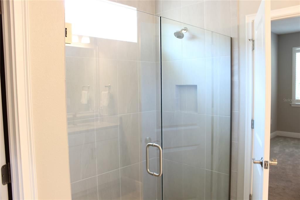 Под контрактом: $3,950 (3 спален, 2 ванн, 2092 Квадратных фут)