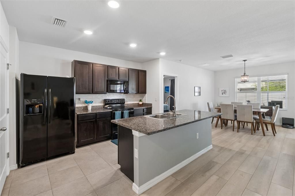 For Sale: $329,900 (3 beds, 2 baths, 1693 Square Feet)