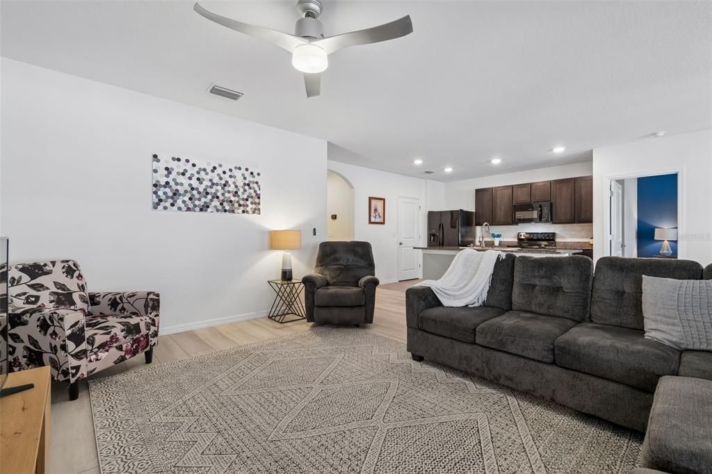 For Sale: $329,900 (3 beds, 2 baths, 1693 Square Feet)