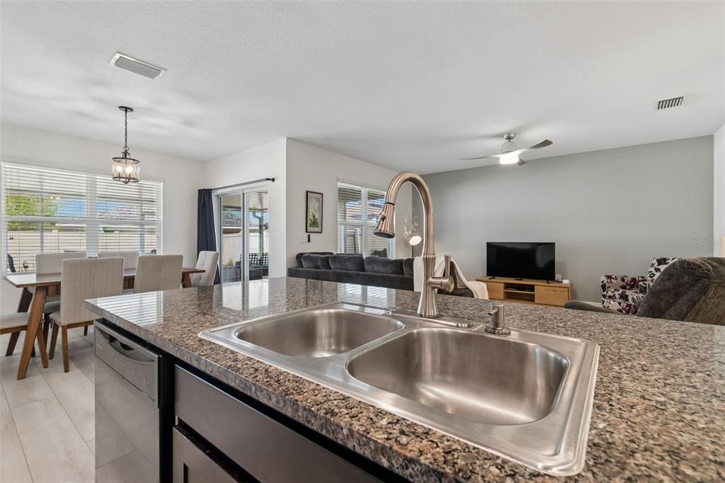 For Sale: $329,900 (3 beds, 2 baths, 1693 Square Feet)