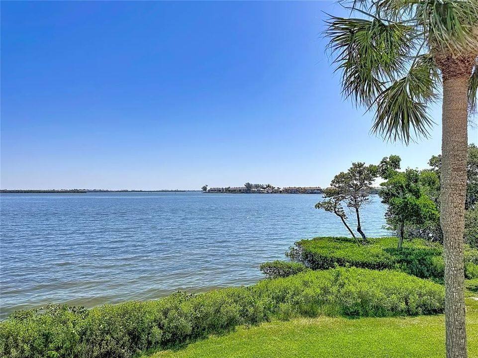 For Sale: $689,900 (2 beds, 2 baths, 1080 Square Feet)