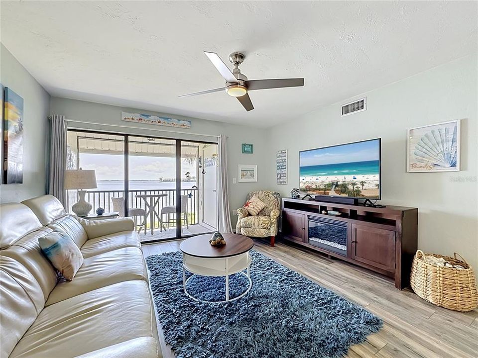 For Sale: $689,900 (2 beds, 2 baths, 1080 Square Feet)