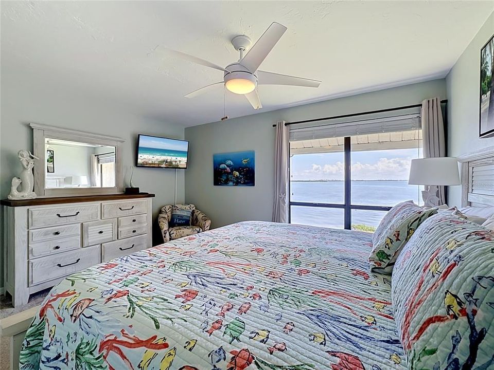 For Sale: $689,900 (2 beds, 2 baths, 1080 Square Feet)