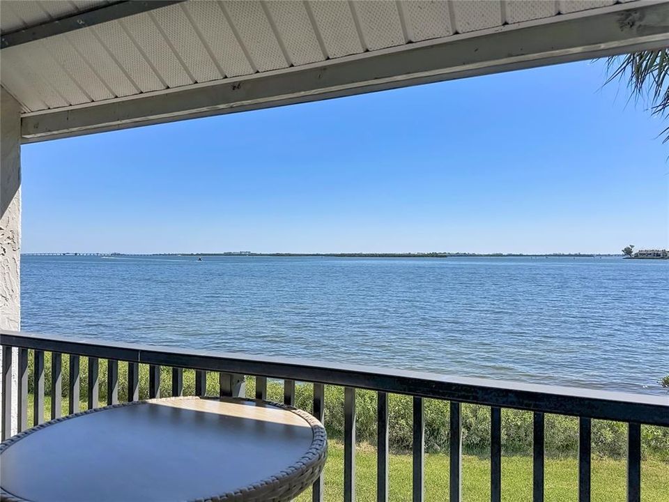 For Sale: $689,900 (2 beds, 2 baths, 1080 Square Feet)