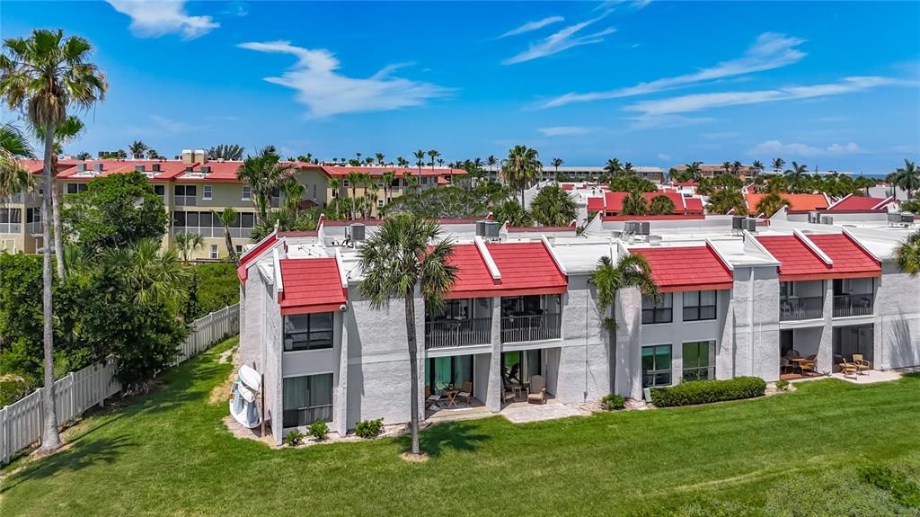 For Sale: $689,900 (2 beds, 2 baths, 1080 Square Feet)