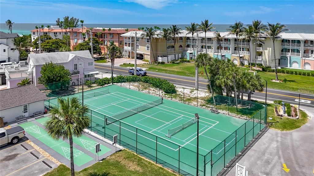 For Sale: $689,900 (2 beds, 2 baths, 1080 Square Feet)