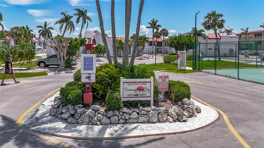 For Sale: $689,900 (2 beds, 2 baths, 1080 Square Feet)