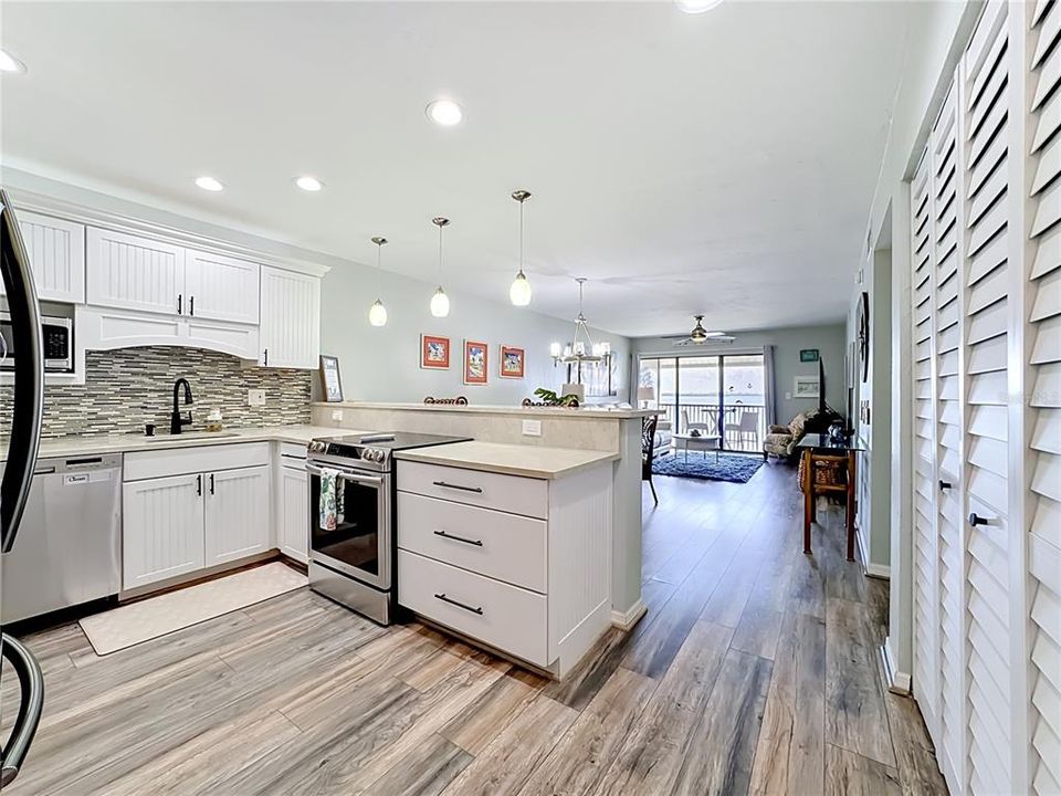 For Sale: $689,900 (2 beds, 2 baths, 1080 Square Feet)