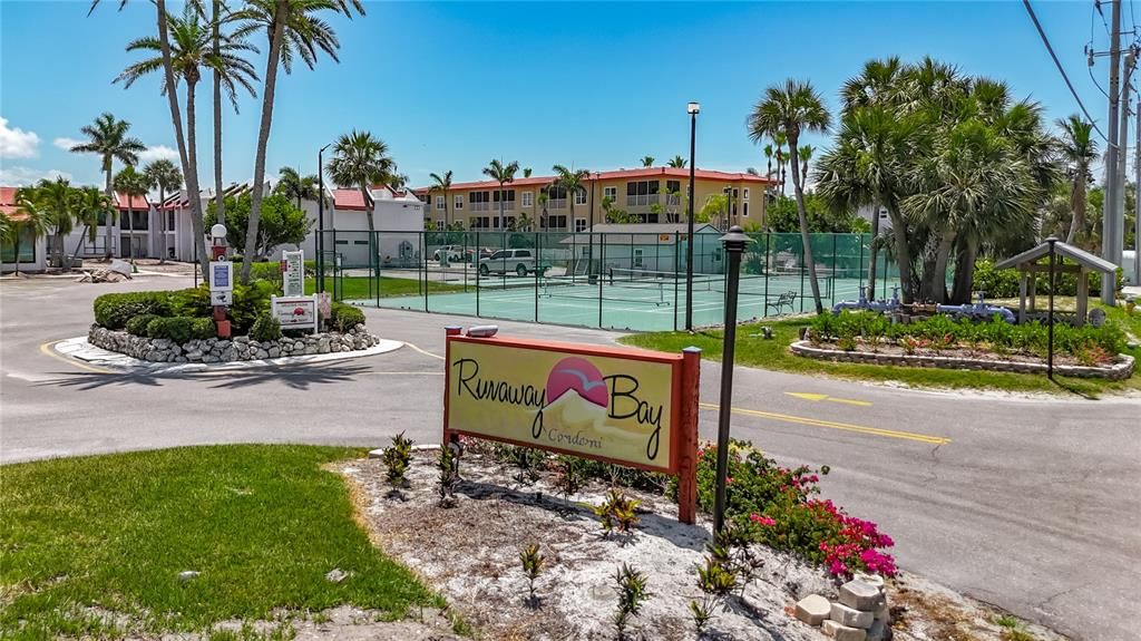 For Sale: $689,900 (2 beds, 2 baths, 1080 Square Feet)