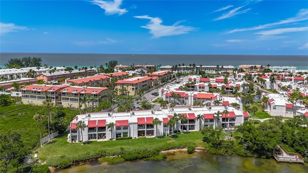For Sale: $689,900 (2 beds, 2 baths, 1080 Square Feet)