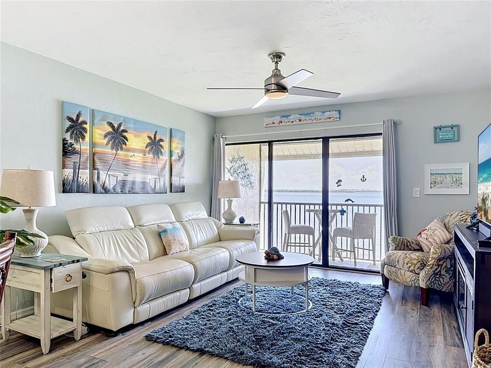 For Sale: $689,900 (2 beds, 2 baths, 1080 Square Feet)