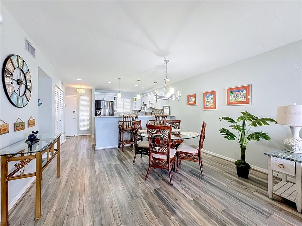 For Sale: $689,900 (2 beds, 2 baths, 1080 Square Feet)