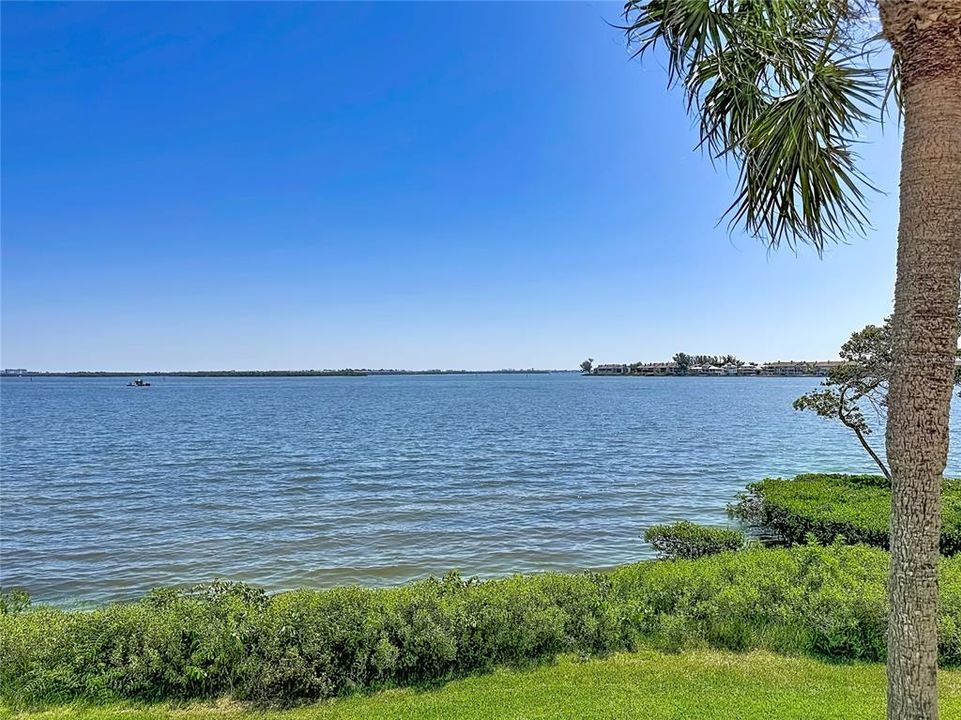 For Sale: $689,900 (2 beds, 2 baths, 1080 Square Feet)