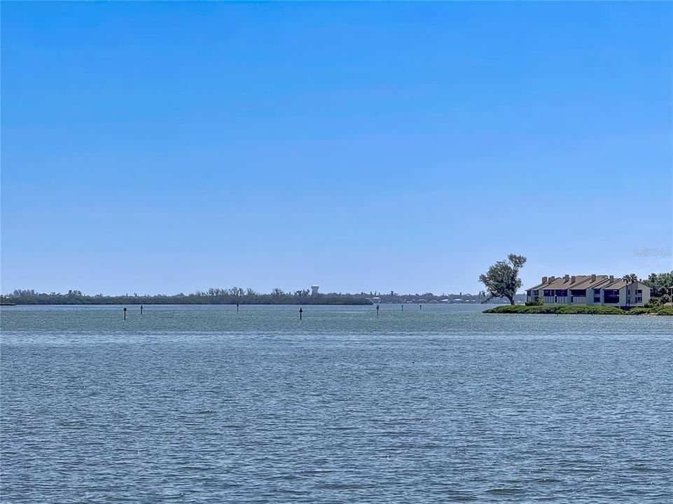For Sale: $689,900 (2 beds, 2 baths, 1080 Square Feet)